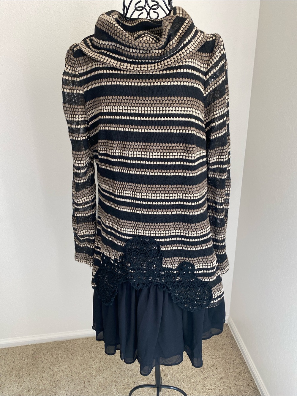 Ryu Black and Cream Striped Long-Sleeve Knit Dress with Lace Hem